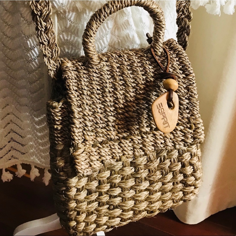 Boho Espirt woven sisal rattan crossbody handbag.